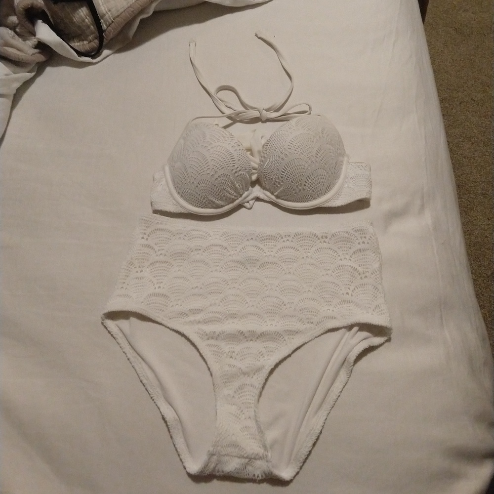 Size 34A and small bottoms swimsuit aerie